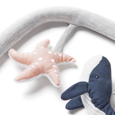 Ljuljaška Evolve i luk sa igračkama - Light Grey - Mini Bambini