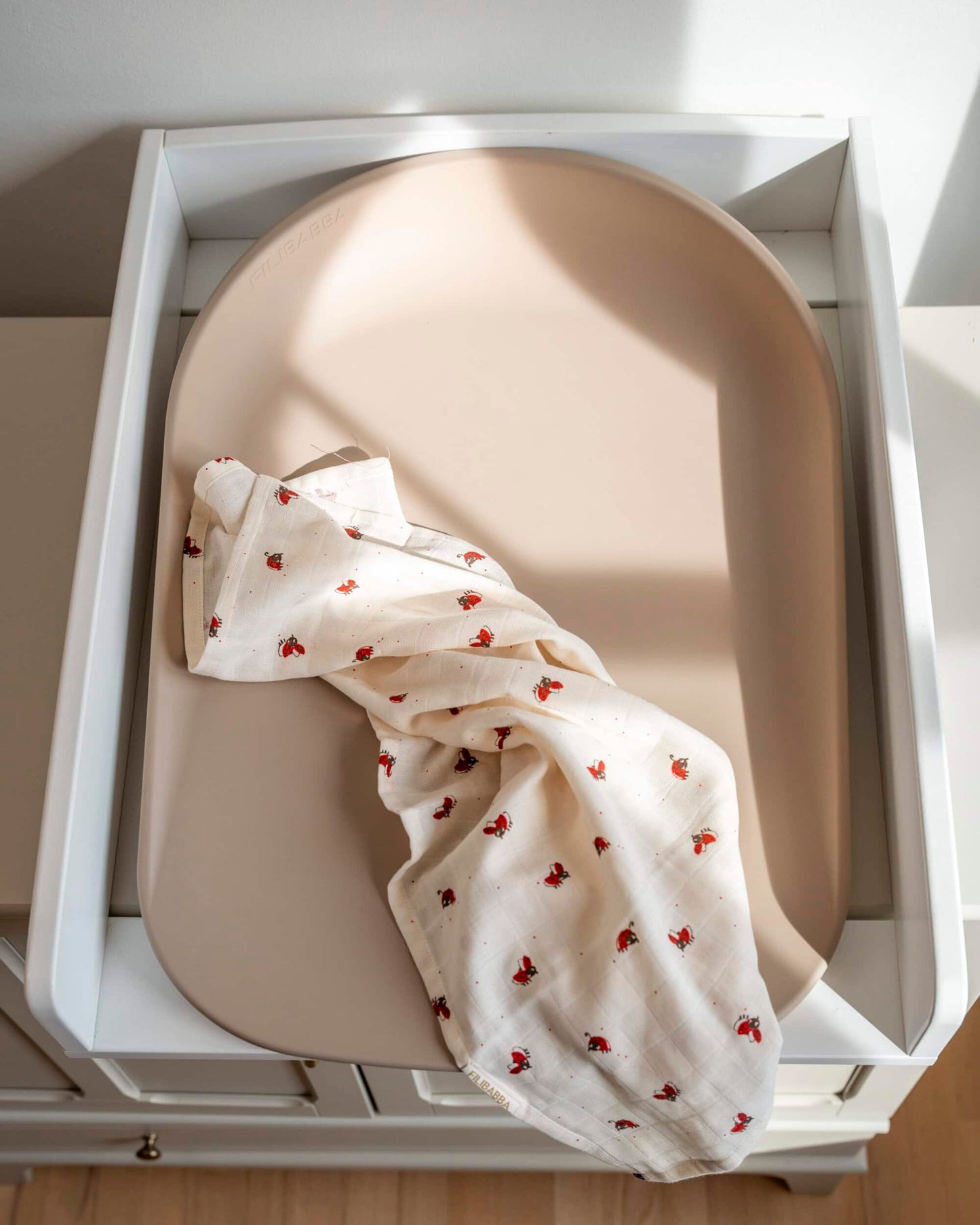 Mekana podloga za presvlačenje – bež