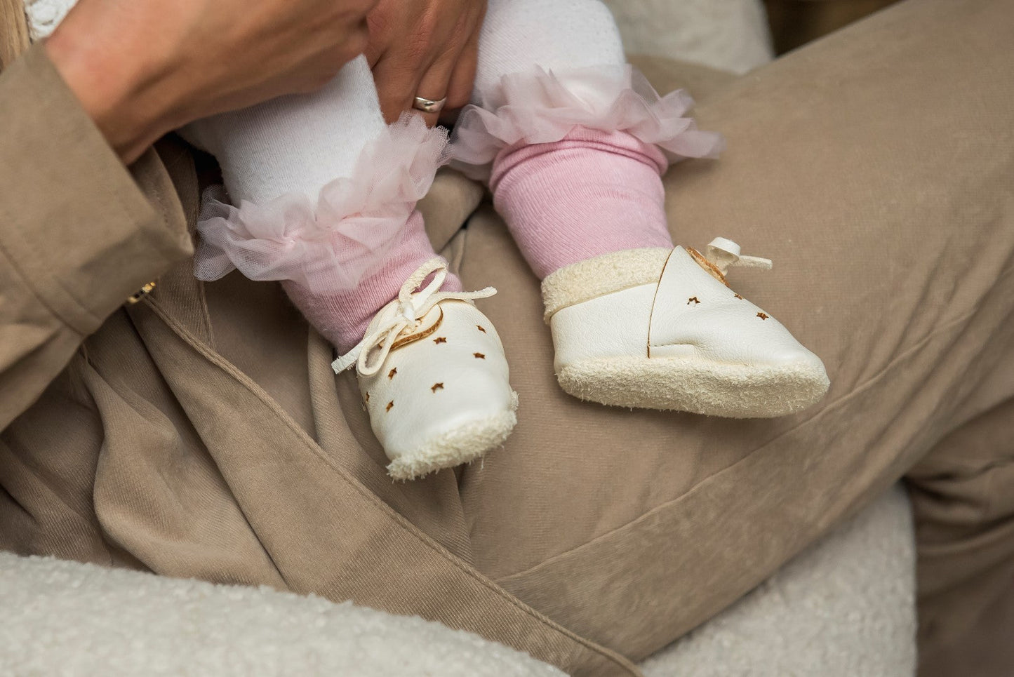 Kožne sandalice Baobaby - Stars white - Mini Bambini