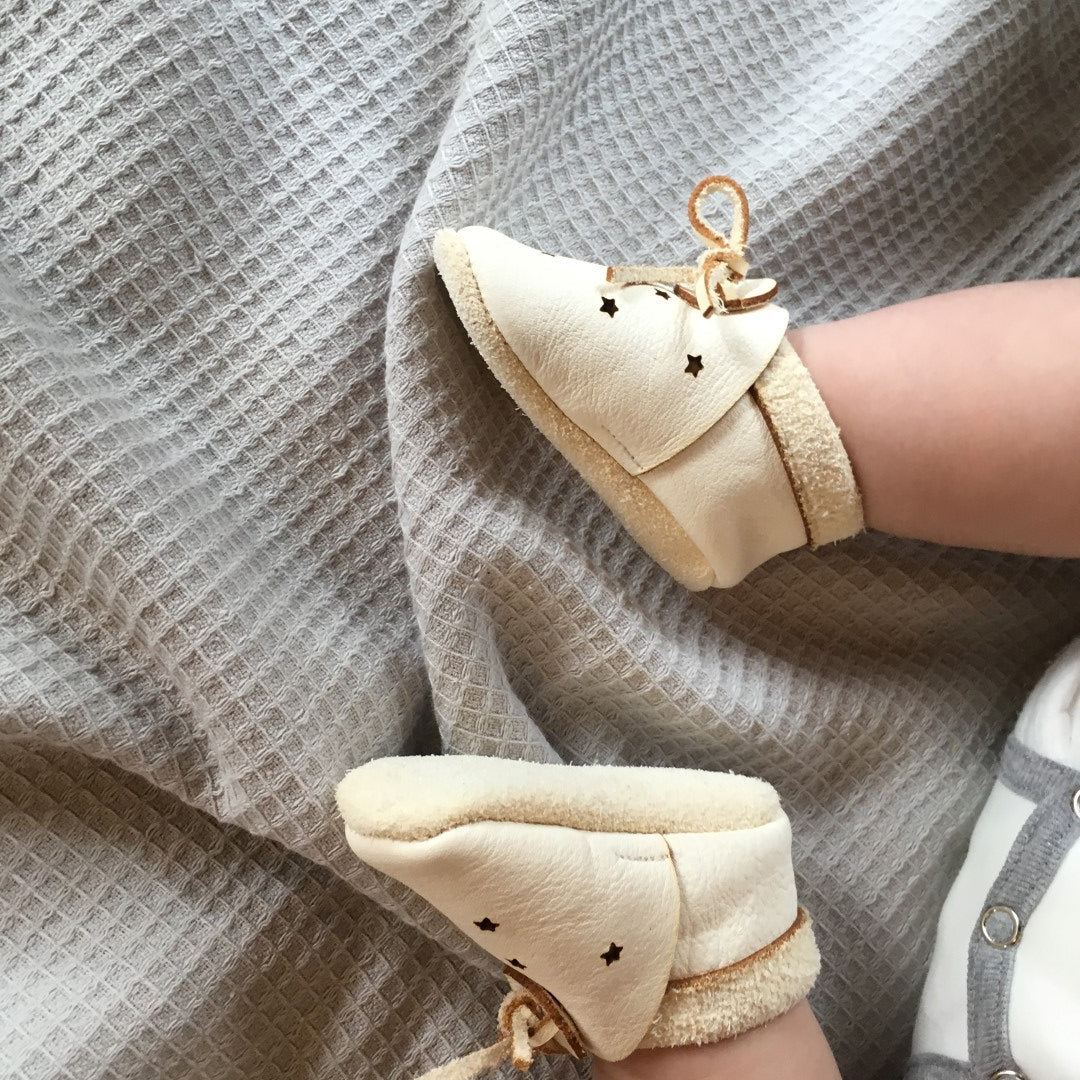 Kožne sandalice Baobaby - Stars white - Mini Bambini