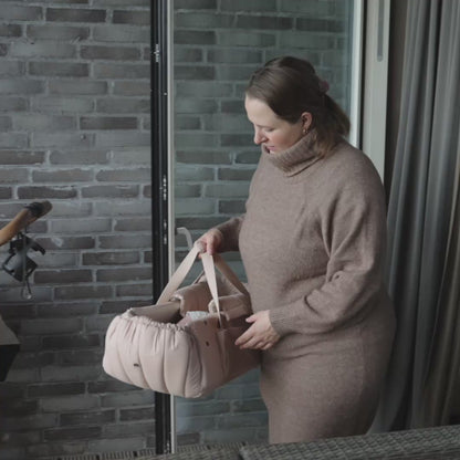 Korpa za bebe Frida Swift Lift 2.0 - roze bež